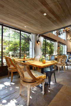 AMOUR BISTRO
